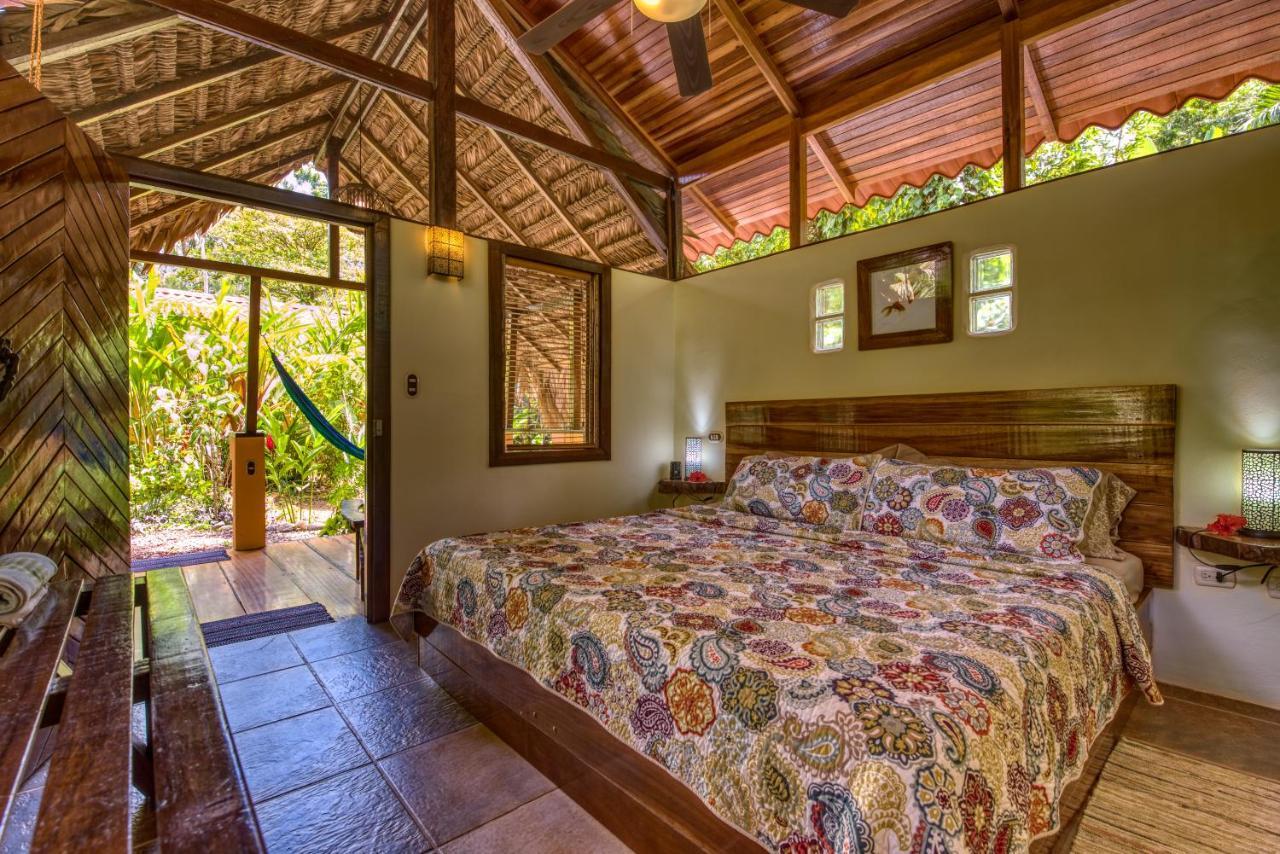 Caribe Town Bungalows Puerto Viejo de Talamanca Exterior photo