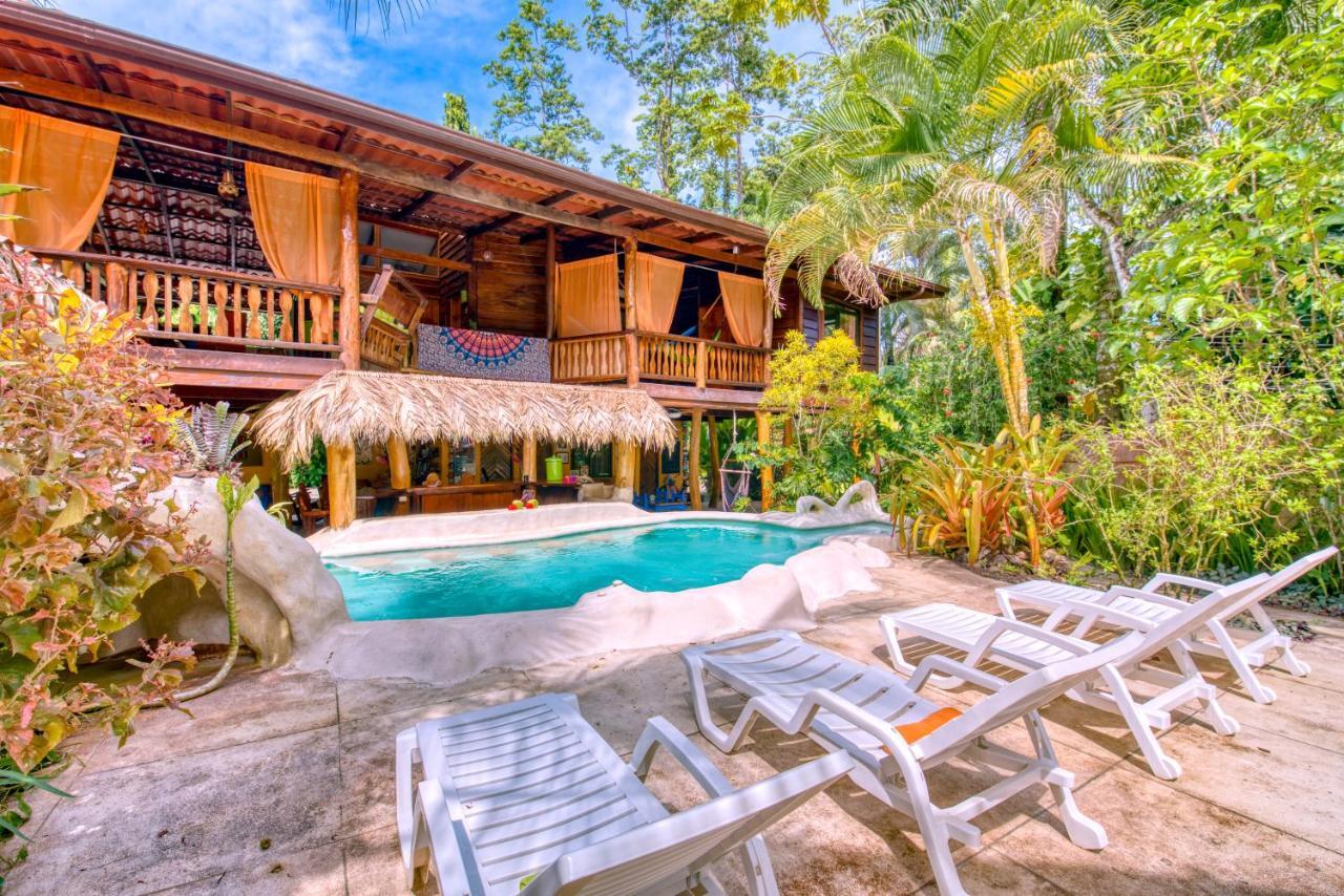 Caribe Town Bungalows Puerto Viejo de Talamanca Exterior photo