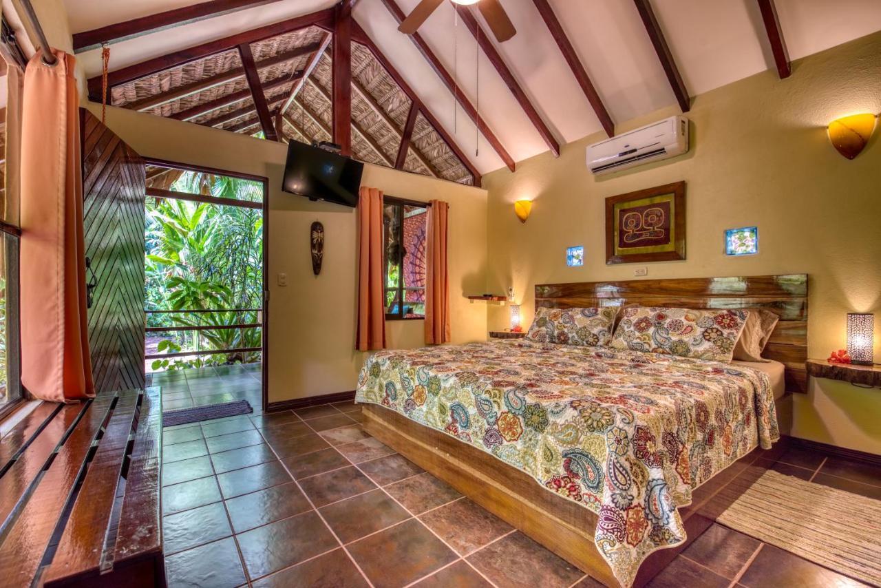 Caribe Town Bungalows Puerto Viejo de Talamanca Exterior photo