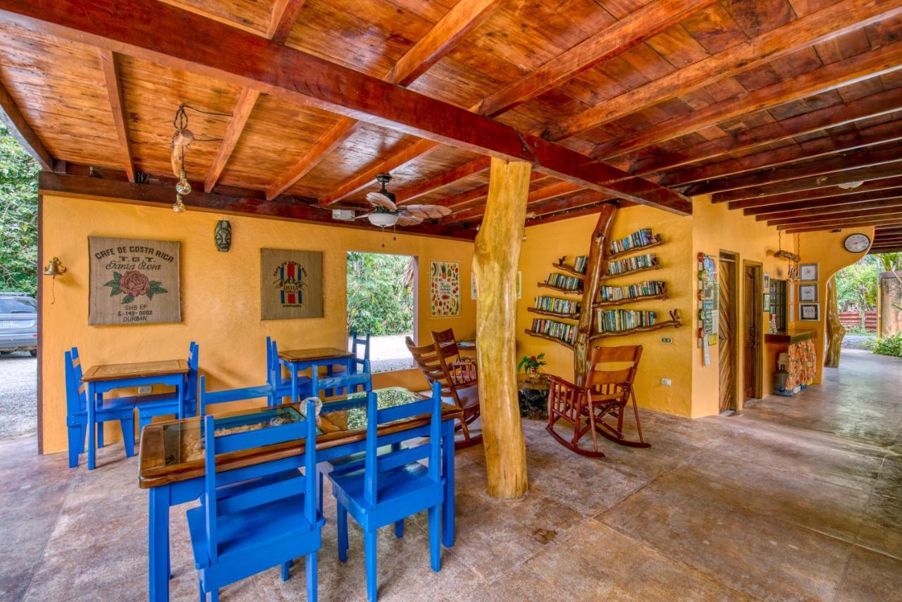 Caribe Town Bungalows Puerto Viejo de Talamanca Exterior photo